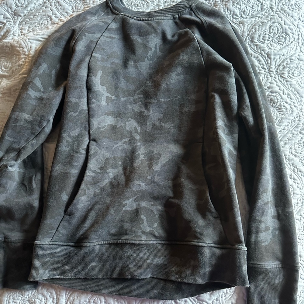 Lululemon sweatshirt